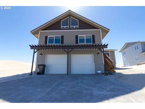 218 NW Oceania Dr, Waldport, OR 97394