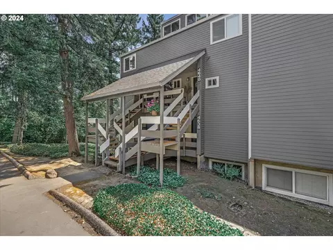 4638 Lower Dr, Lake Oswego, OR 97035