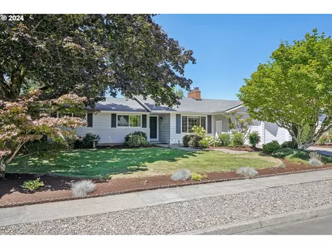 6395 SW Chestnut Ln, Beaverton, OR 97005