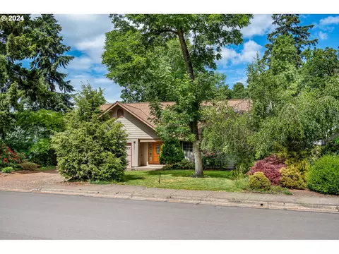 2575 Windsor Cir, Eugene, OR 97405