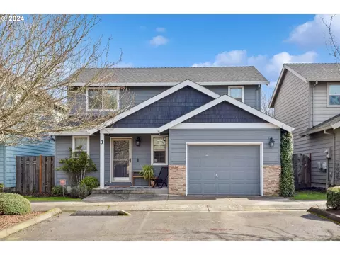 800 W 1st St #3, Newberg, OR 97132