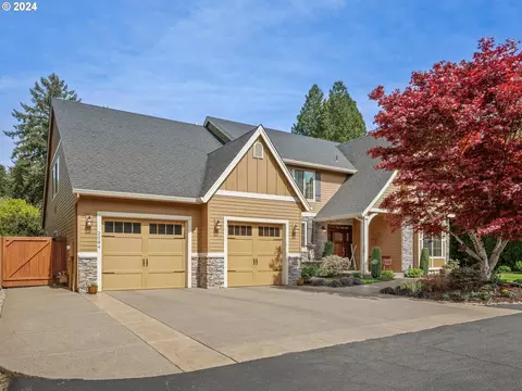 2084 N Walnut St, Canby, OR 97013