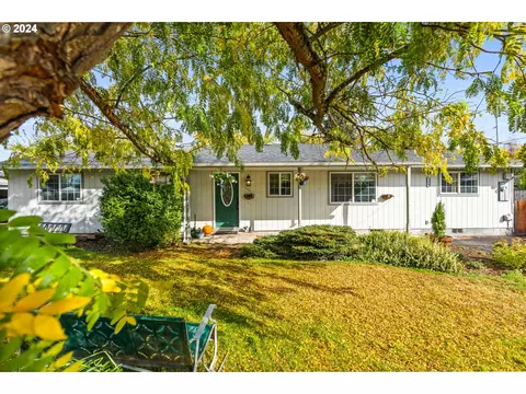 139 N 6th St, Jefferson, OR 97352