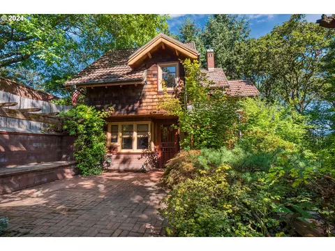 504 Spyglass Dr, Eugene, OR 97401