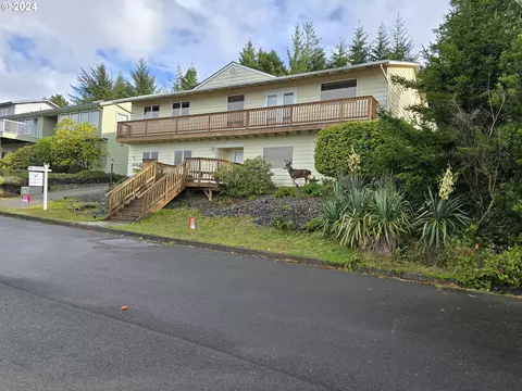 805 Prefontaine Dr, Coos Bay, OR 97420