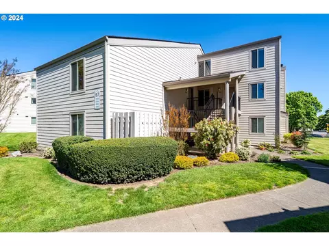 9966 SW Trapper Ter, Beaverton, OR 97008