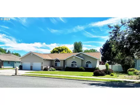 985 Lund Ln, Baker City, OR 97814