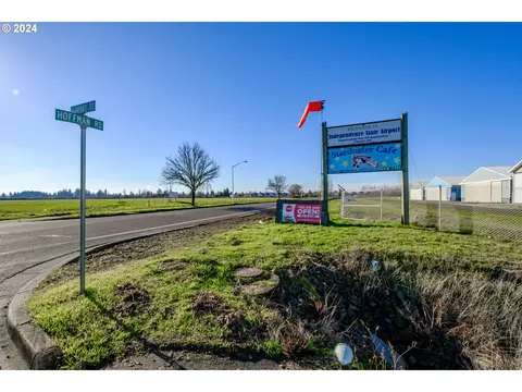 722 Aeronca St, Independence, OR 97351