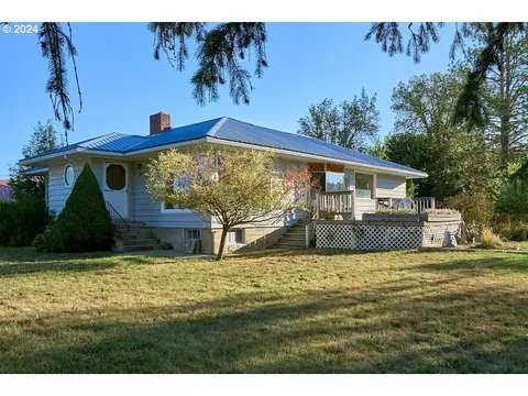 303 SW 2nd St, Enterprise, OR 97828