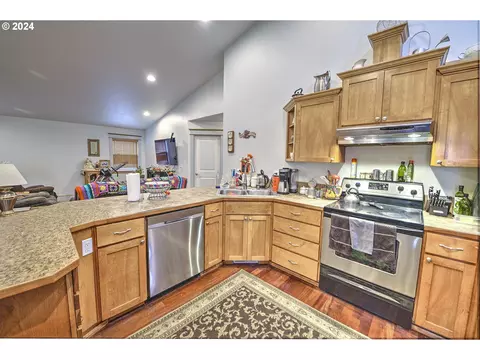 Kitchen - 26402 SE 5th St, Camas, WA 98607 photo 3 of 6