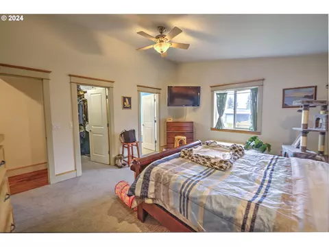 Bedroom - 26402 SE 5th St, Camas, WA 98607 photo 2 of 4