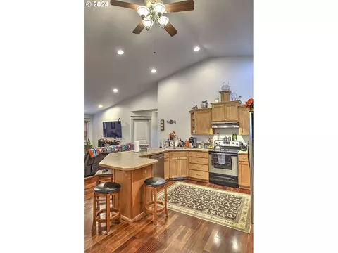 Kitchen - 26402 SE 5th St, Camas, WA 98607 photo 2 of 6