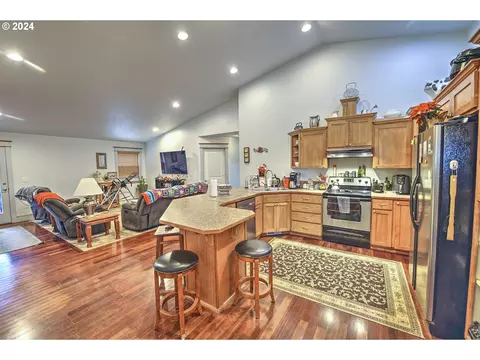 Kitchen - 26402 SE 5th St, Camas, WA 98607 photo 1 of 6