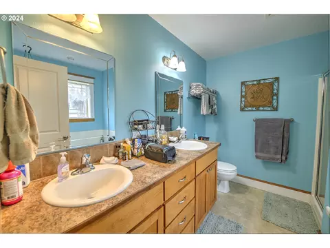 Bath - 26402 SE 5th St, Camas, WA 98607 photo 1 of 4