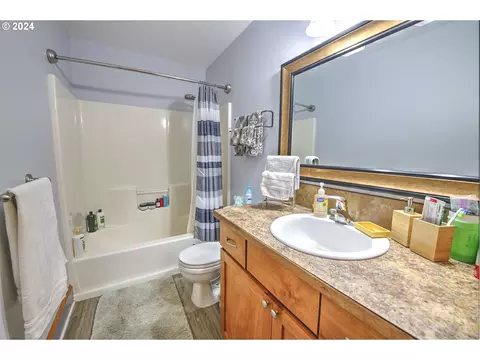 Bath - 26402 SE 5th St, Camas, WA 98607 photo 4 of 4