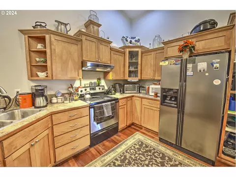 Kitchen - 26402 SE 5th St, Camas, WA 98607 photo 4 of 6