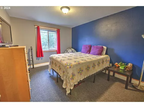 Bedroom - 26402 SE 5th St, Camas, WA 98607 photo 3 of 4