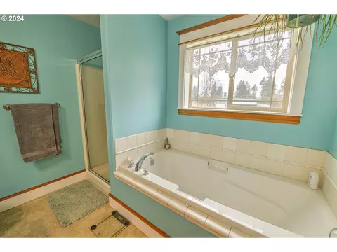 Bath - 26402 SE 5th St, Camas, WA 98607 photo 3 of 4