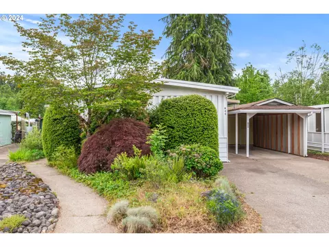 77500 S 6th St #A44, Cottage Grove, OR 97424
