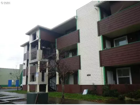 9234 SE Division St #111, Portland, OR 97266