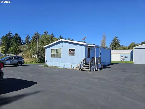 90789 Travis Ln, Coos Bay, OR 97420