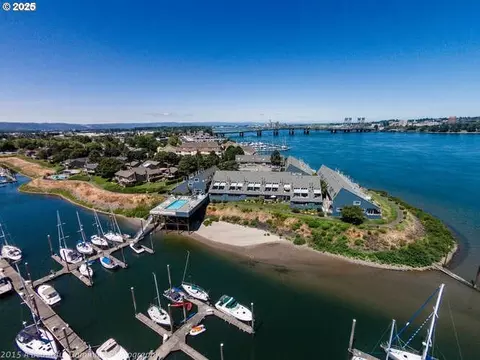 138 N Hayden Bay Dr, Portland, OR 97217