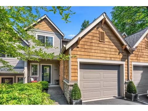12886 Boones Ferry Rd, Lake Oswego, OR 97035