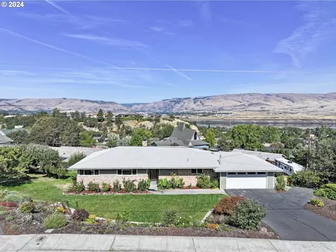 1655 E 19th St, The Dalles, OR 97058