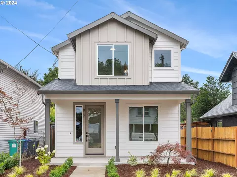817 NE 94th Ave, Portland, OR 97220