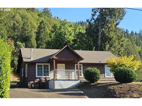 1413 W Myrtle Ave, Roseburg, OR 97471