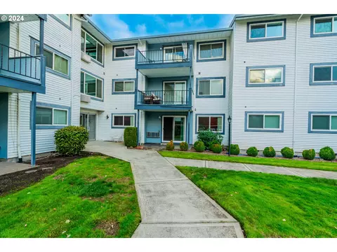 950 Evergreen Rd #130, Woodburn, OR 97071