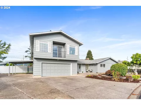 2162 Loch Dr, Springfield, OR 97477