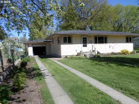 305 S Storie St, Wallowa, OR 97885