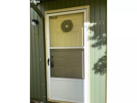 1933 W 17th Ave #A, Eugene, OR 97402
