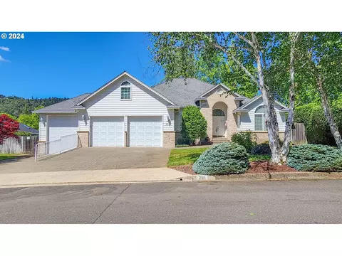 281 Martha Dr, Winchester, OR 97495
