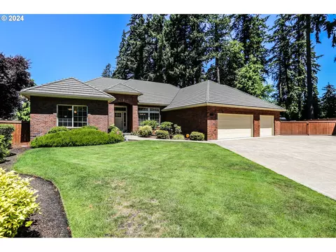 25 Larksmead Ln, Eugene, OR 97404