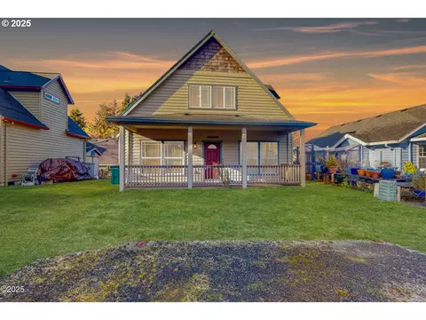 123 S Ocean St, Rockaway Beach, OR 97136