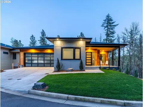 5383 W Amazon Dr, Eugene, OR 97405