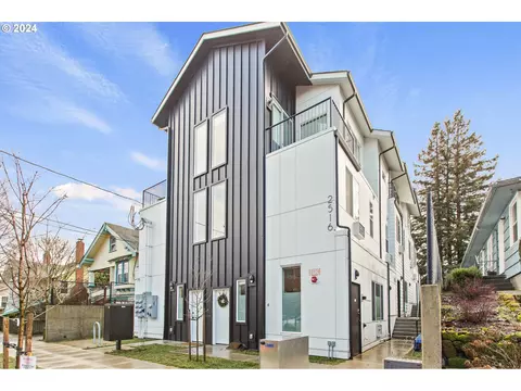 2516 NE Flanders St #5, Portland, OR 97232