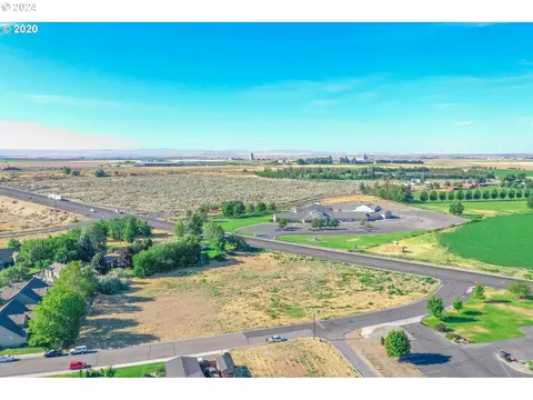 810 Evelyn St #1, Hermiston, OR 97838