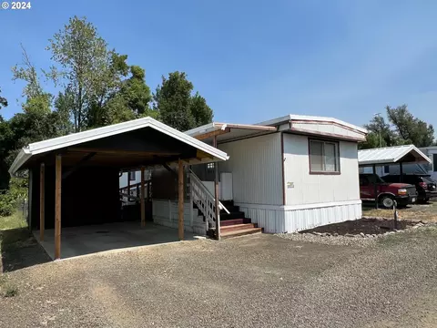 177 NE Neptune Ct, Roseburg, OR 97470