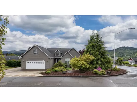2062 Scardi Blvd, Sutherlin, OR 97479