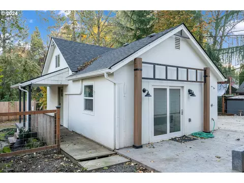 3121 SW Spring Garden St, Portland, OR 97219