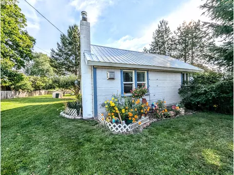 803 Ash St, Cove, OR 97824