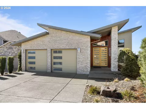 2909 W 8th St, Washougal, WA 98671