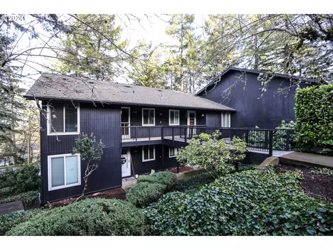 2653 Woodstone Pl, Eugene, OR 97405