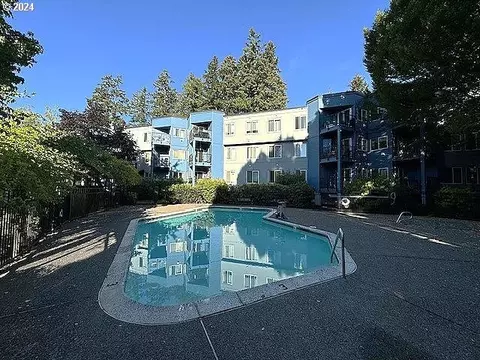 8720 SW Tualatin Rd #120, Tualatin, OR 97062