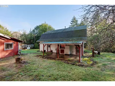 57433 Fairview Rd, Coquille, OR 97423