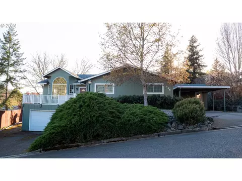 3036 NE Newport St, Roseburg, OR 97470