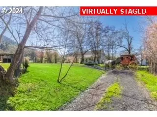 1195 Roberts Mountain Rd, Roseburg, OR 97471